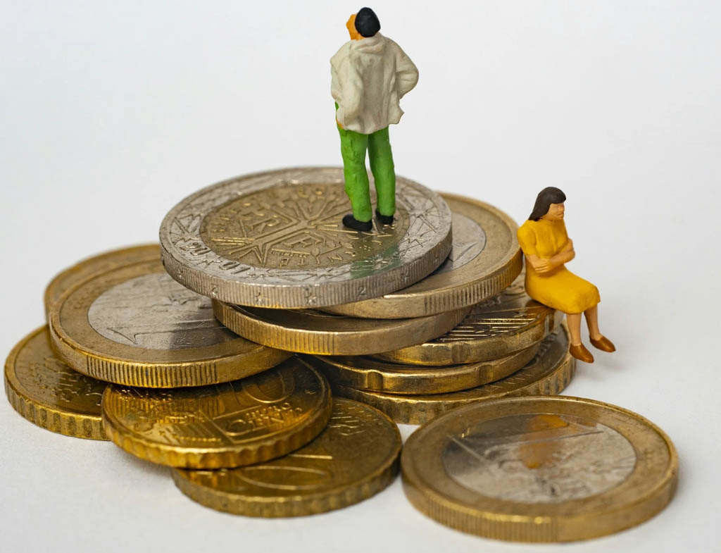 How Couples Can More Effectively Talk About Finances